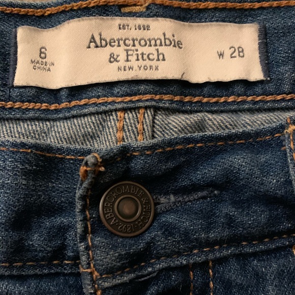 🎉SOLD🎉Abercrombie & Fitch Jean Shorts - Picture 4 of 4